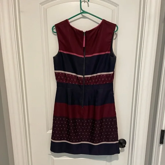 LOFT Sleeveless, Beautiful, A-Line Dress, Navy & Burgundy Design - Picture 5 of 6